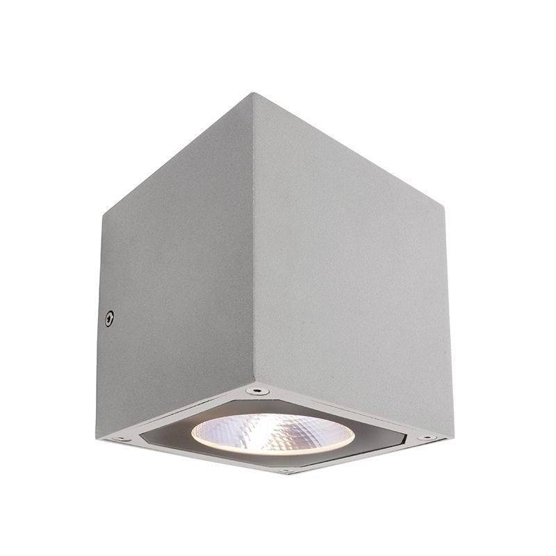 Applique extérieure grise, cubique, avec un projecteur lumineux orienté vers le bas.
