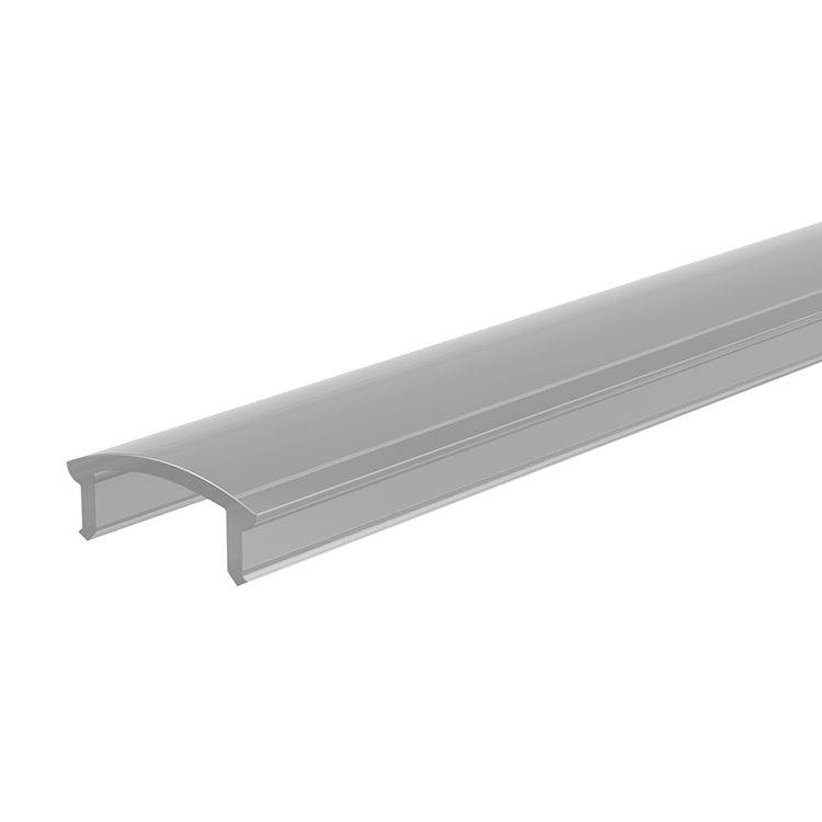 Profilé en aluminium métallique argenté et courbé, typiquement utilisé pour la couverture ou la protection.