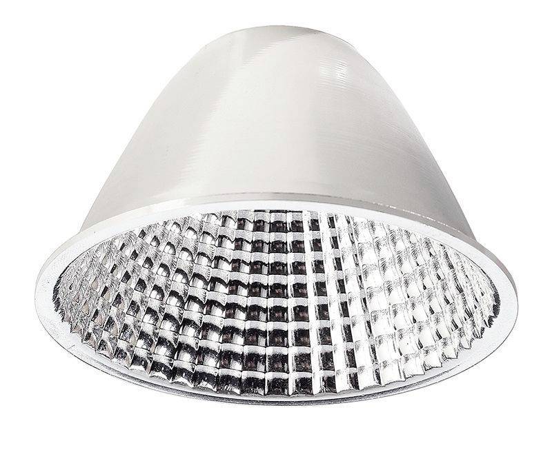 Un projecteur de plafond conique argenté avec un réflecteur en grille qui concentre la lumière vers le bas.