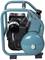 Une pompe à air portable avec un boîtier bleu et un moteur électrique noir, adaptée pour l'utilisation sur les pneus et les équipements sportifs.