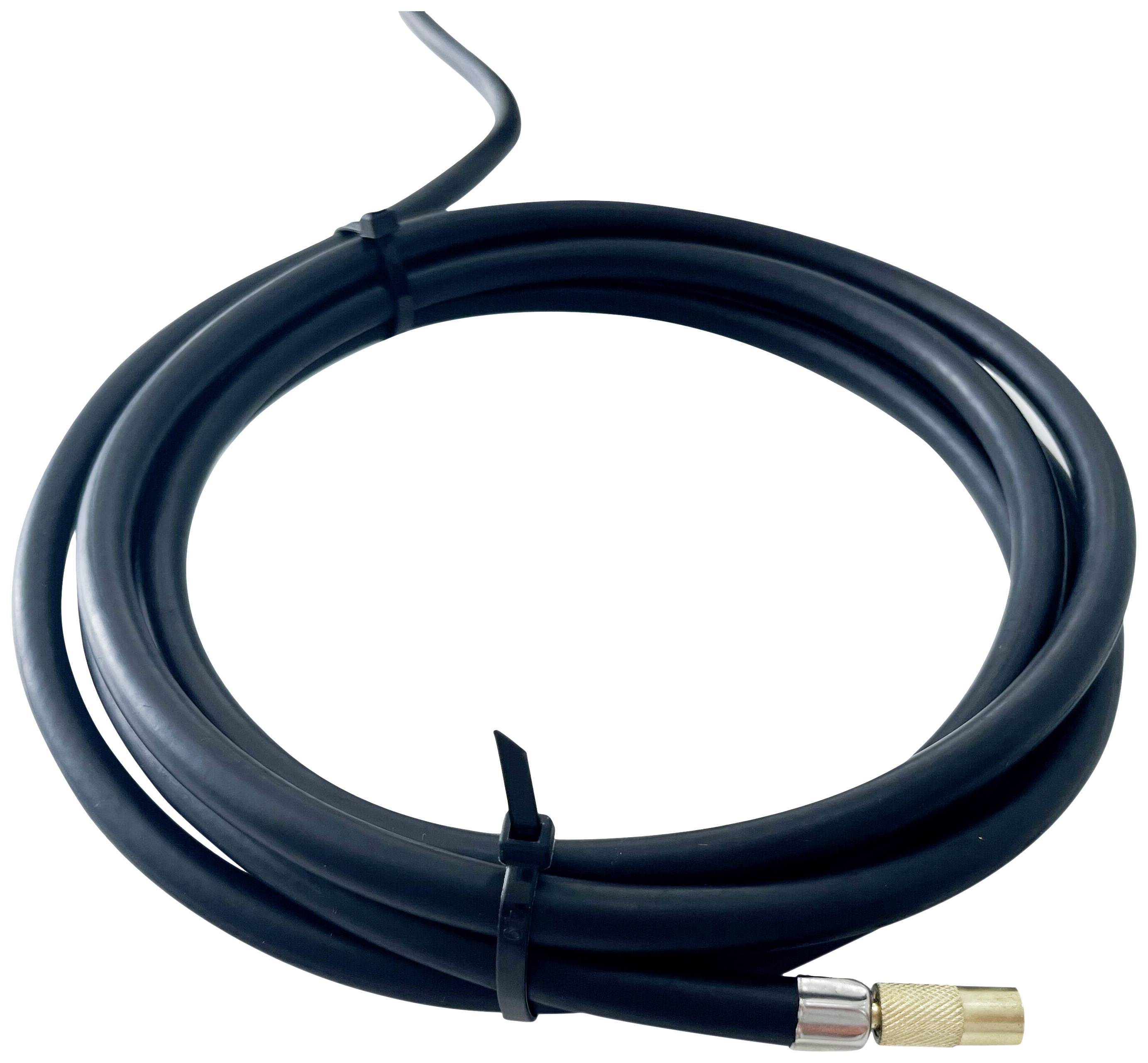 Un tuyau noir enroulé avec un raccord métallique à une extrémité et des attaches de câble pour la fixation.