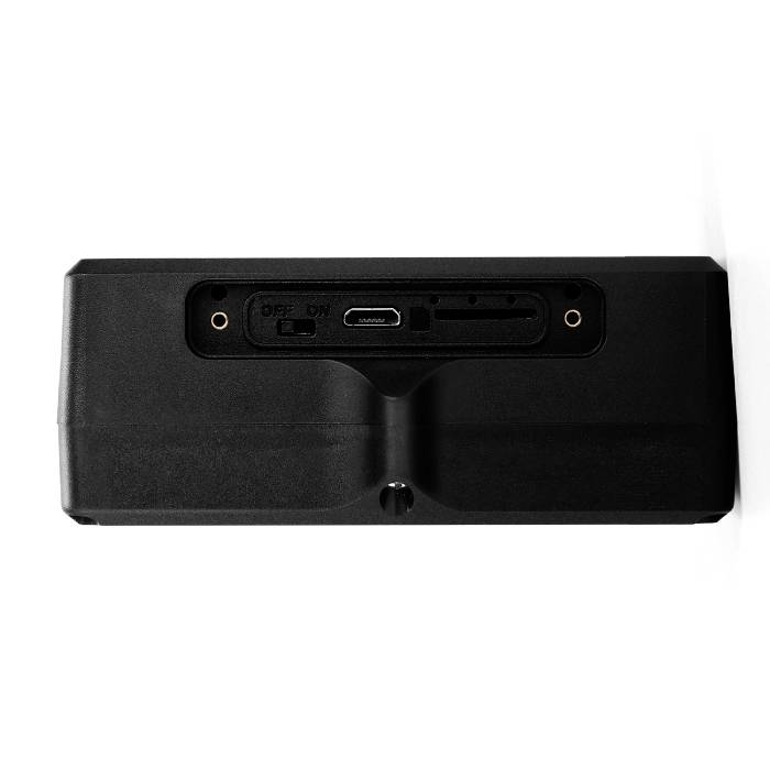 Un socle noir pour appareil avec un interrupteur et un port USB-C au centre.