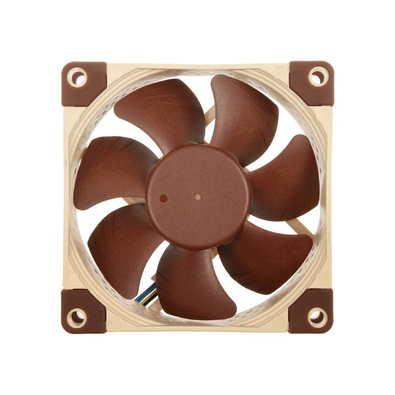 Un ventilateur carré avec des pales brunes et un cadre beige, vu du dessus. Le ventilateur présente quatre trous de vis dans les coins.