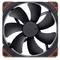 Un ventilateur d'ordinateur noir à sept pales, encadré dans un boîtier carré, conçu pour le refroidissement des ordinateurs ou des appareils électroniques.