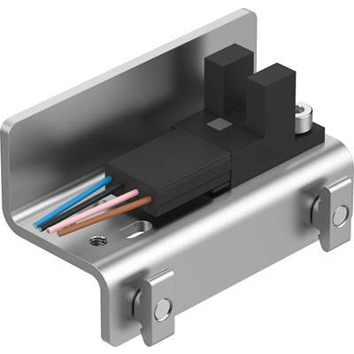 Un capteur rectangulaire avec des câbles est fixé sur un support métallique.