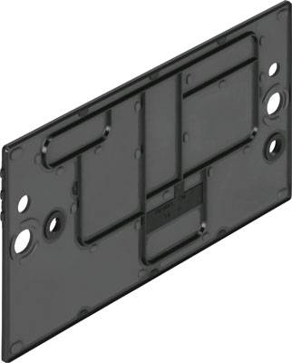 Plaque rectangulaire noire avec plusieurs découpes et trous, probablement un support ou un couvercle pour des appareils techniques.