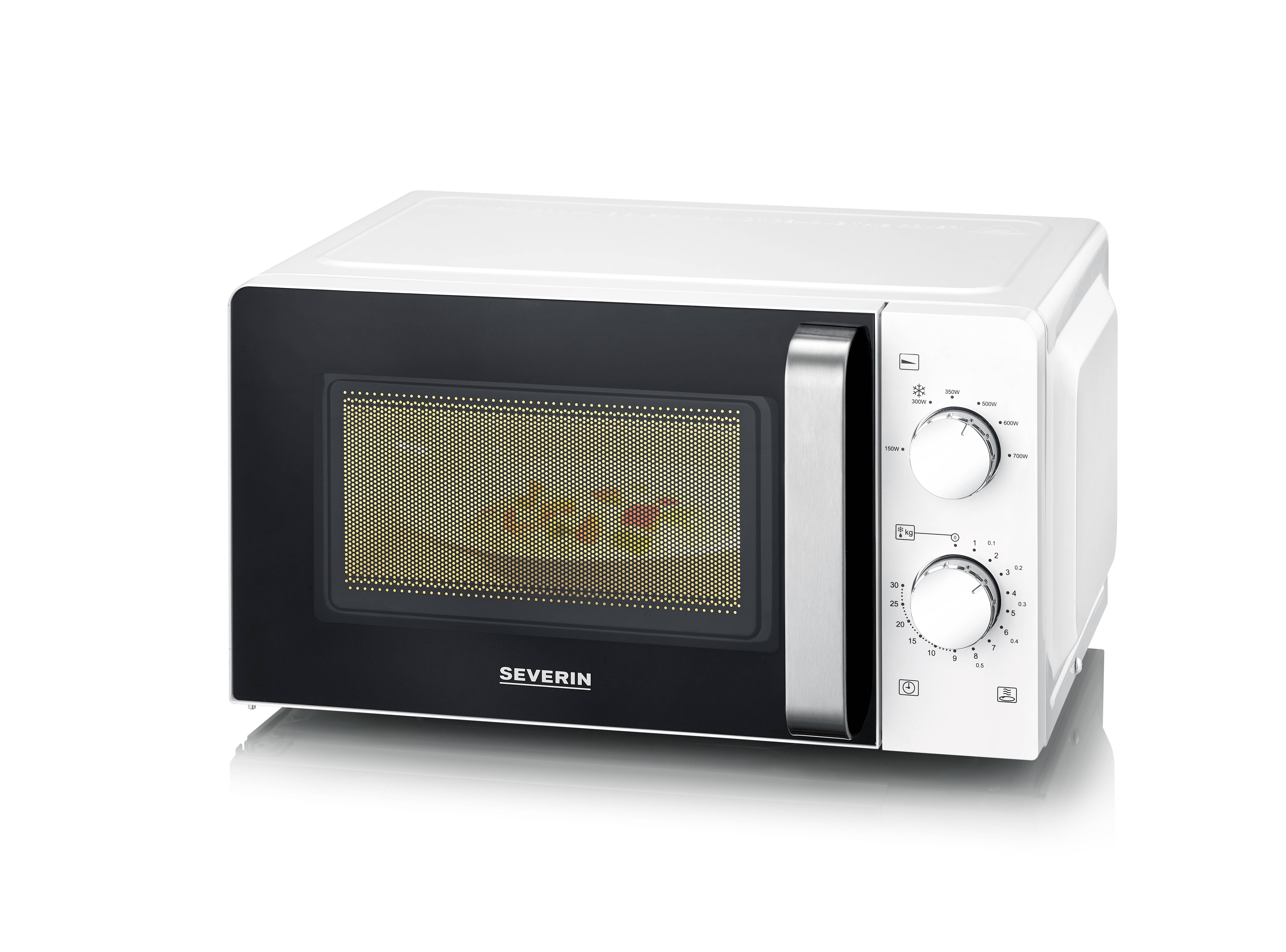 Un micro-ondes blanc avec une porte noire et deux boutons rotatifs sur le côté. À l'intérieur, on peut voir une assiette avec un repas coloré.