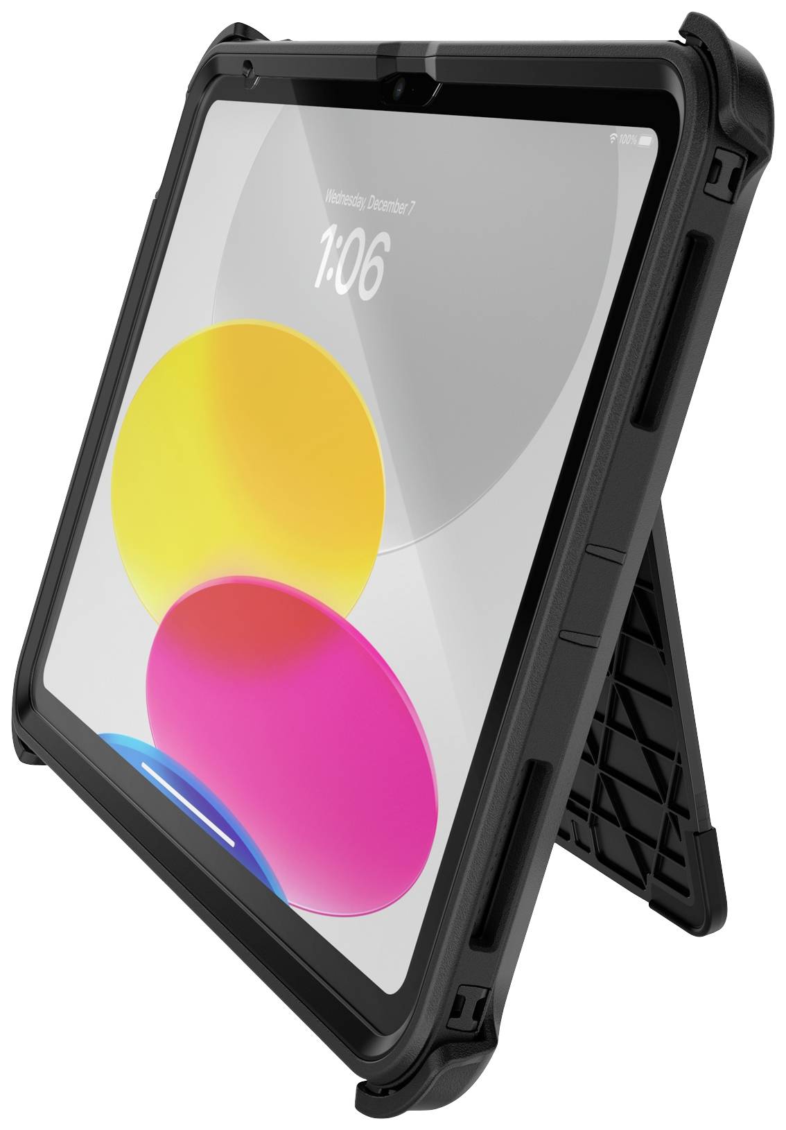 Boîtier noir robuste protège la tablette, qui est posée sur un support et affiche un écran coloré.