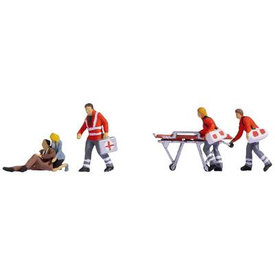Les secouristes aident une personne assise et transportent un brancard avec du matériel de secours.