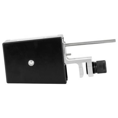 Support de serrage rectangulaire en fibre de carbone noire avec un boulon centré, fixé à un bras métallique et une molette d'ajustement.