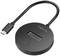 Un câble USB-C relie un adaptateur noir et rond à un bouton marche/arrêt et à un écran affichant un code à barres.