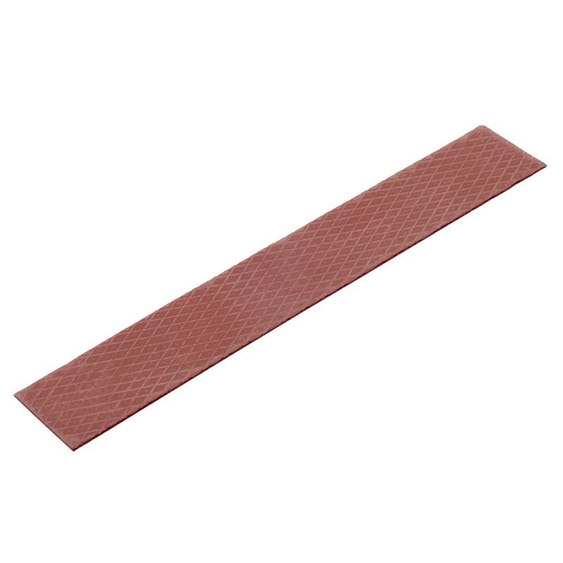 'Long rectangle rouge avec un motif en losange montrant une surface texturée.'
