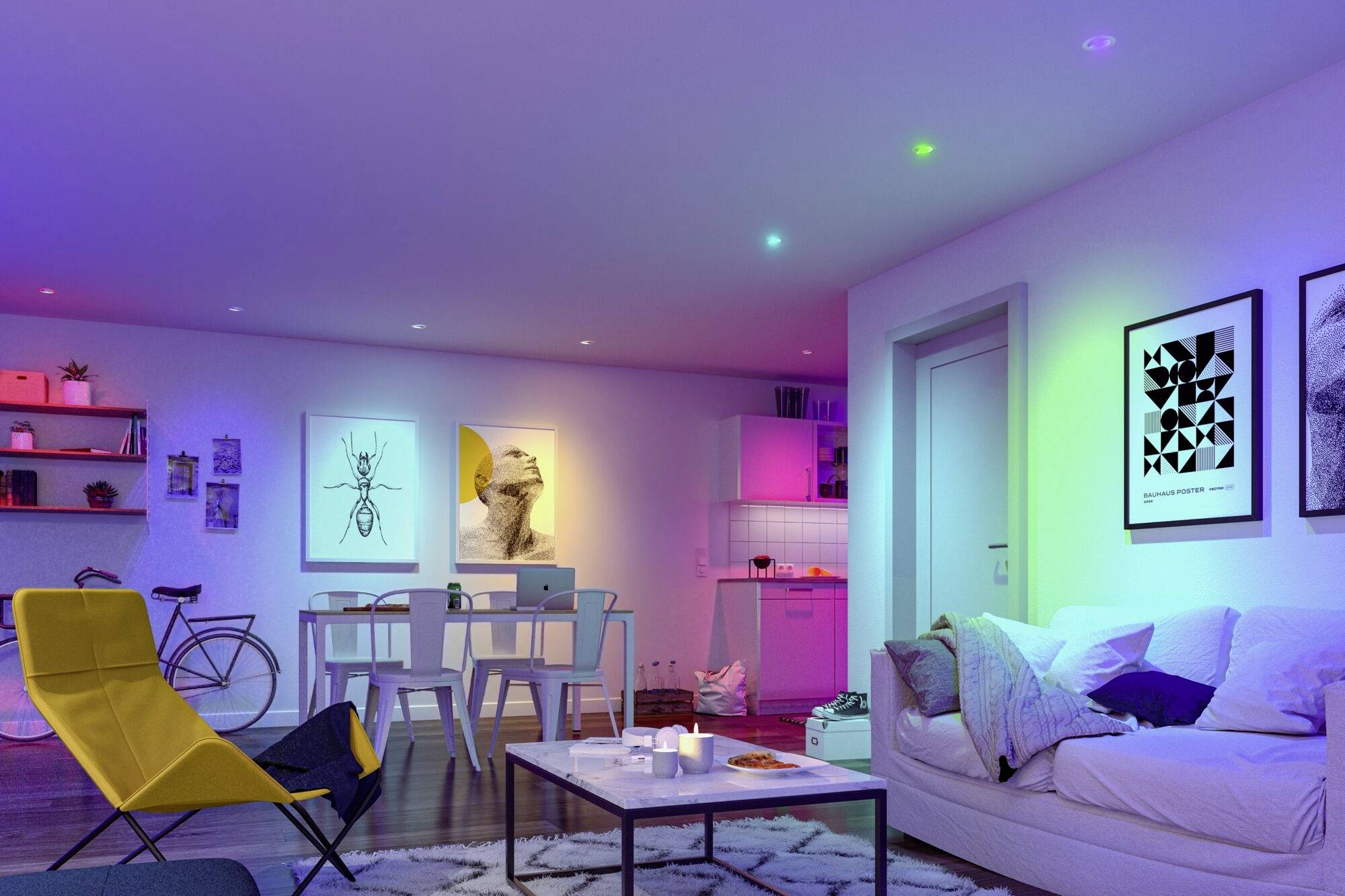 Salon avec un éclairage coloré et ambiant. Aménagement moderne comprenant un canapé, une table, des chaises et des tableaux accrochés au mur.