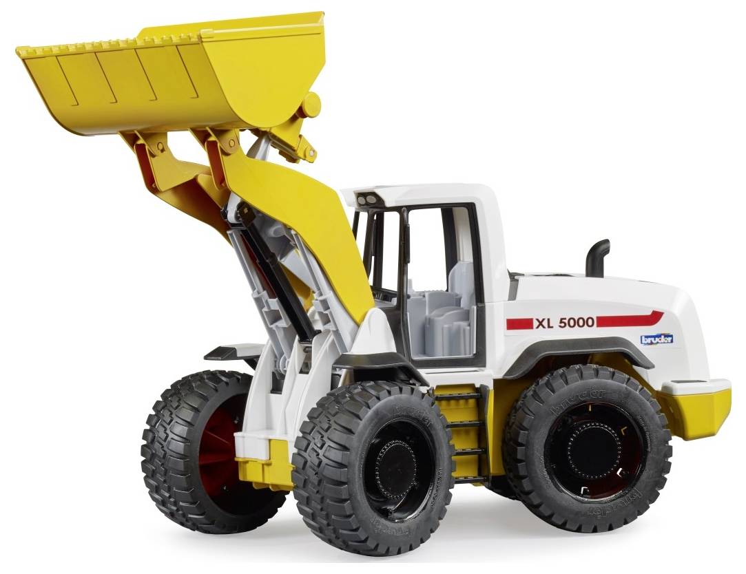 Un chargeur frontal jouet blanc et jaune avec de grandes roues noires portant l'étiquette « XL 5000 » sur le côté.