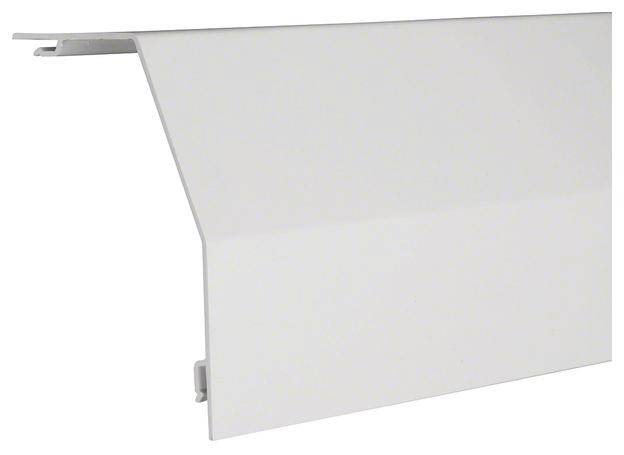Cache latéral blanc en plastique, de forme rectangulaire avec un bord biseauté, conçu pour couvrir des tuyaux de chauffage ou des éléments similaires.