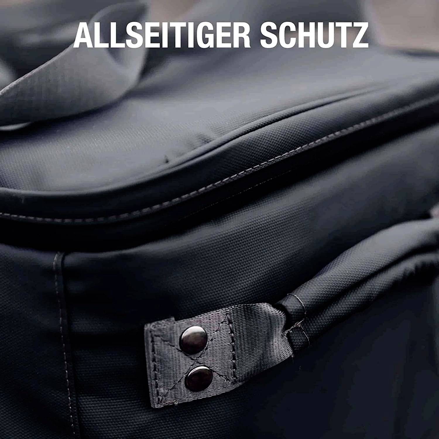Un sac bleu marine avec une bandoulière et l'inscription 'Protection intégrale'.