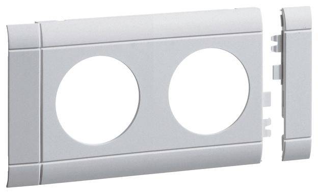 Couvercle de prise double en plastique blanc avec clip latéral, adapté pour une installation dans un tableau de distribution mural standard.