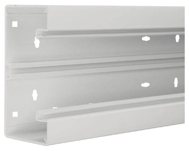 Rail métallique perforé avec des trous et des fentes pour fixation, surface blanche, vue latérale.