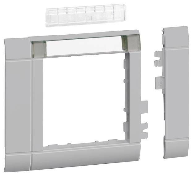 Un cadre en plastique gris démonté, montrant le couvercle supérieur et les fermetures latérales. Couvercle supérieur transparent pour les étiquettes.
