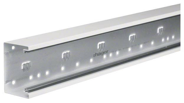 Rail métallique avec des luminaires LED intégrés portant l'inscription 'hager'. Utilisé pour l'éclairage et le montage dans les bâtiments.
