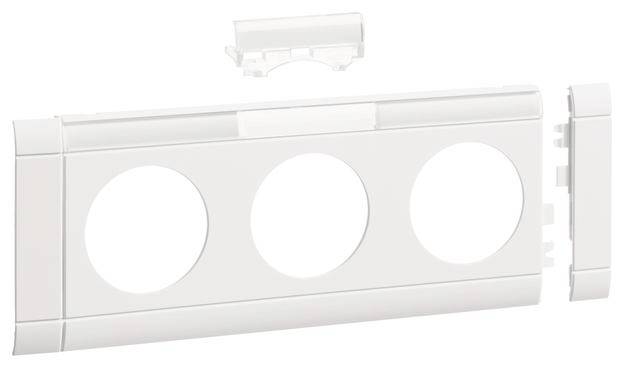 Plaque de cadre en plastique blanc avec trois ouvertures rondes pour le montage de prises ou d'interrupteurs, avec un couvercle amovible en haut.