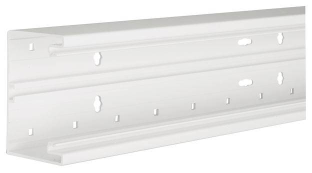 Rail métallique avec des trous préperçés pour des applications de montage. Elle est robuste et polyvalente, utilisable dans diverses constructions.