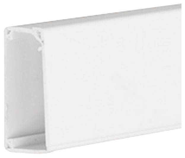 Un boîtier simple en plastique blanc de forme rectangulaire, ouvert sur un côté, probablement destiné à la gestion des câbles.