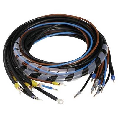 Un faisceau de câbles électriques de différentes couleurs et tailles, enroulés avec une protection isolante, probablement destiné à des installations électriques.