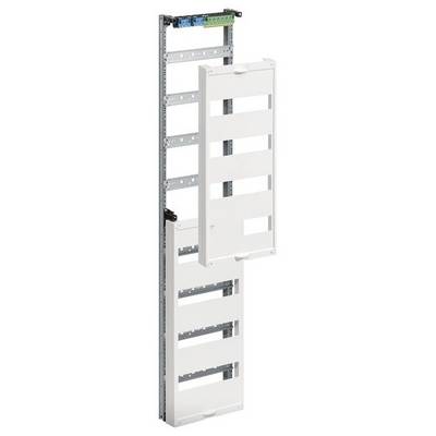 Un armoire électrique distribuée avec des panneaux ouverts. Plusieurs rangées pour la fixation de composants électriques sont visibles.