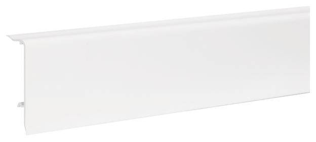 Un profilé en plastique blanc et allongé, adapté pour être utilisé comme baguette de finition ou couvre-chant dans des projets de construction.