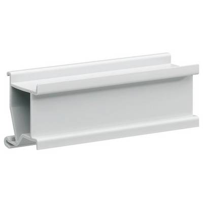 Un profilé en plastique gris avec une section transversale trapézoïdale, utilisé comme goulotte de câbles ou comme cache dans des constructions mécaniques ou électriques.