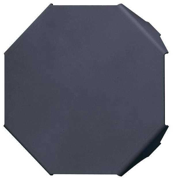 Un objet octogonal sombre sur un fond blanc.