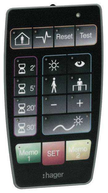 Une télécommande noire Hager avec des touches pour la commande d'éclairage, les réglages temporels et les fonctions de mémorisation.