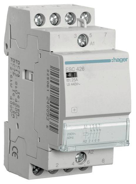 Un contacteur électromécanique de Hager, modèle ESC 426, pour 25A, 440V. Il dispose de plusieurs bornes en haut et en bas.