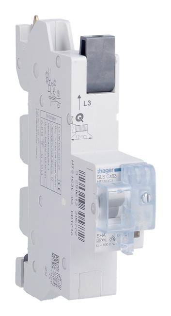 Un disjoncteur différentiel blanc avec un capot de protection bleu et des informations techniques sur le côté, destiné à la sécurité électrique dans les bâtiments.