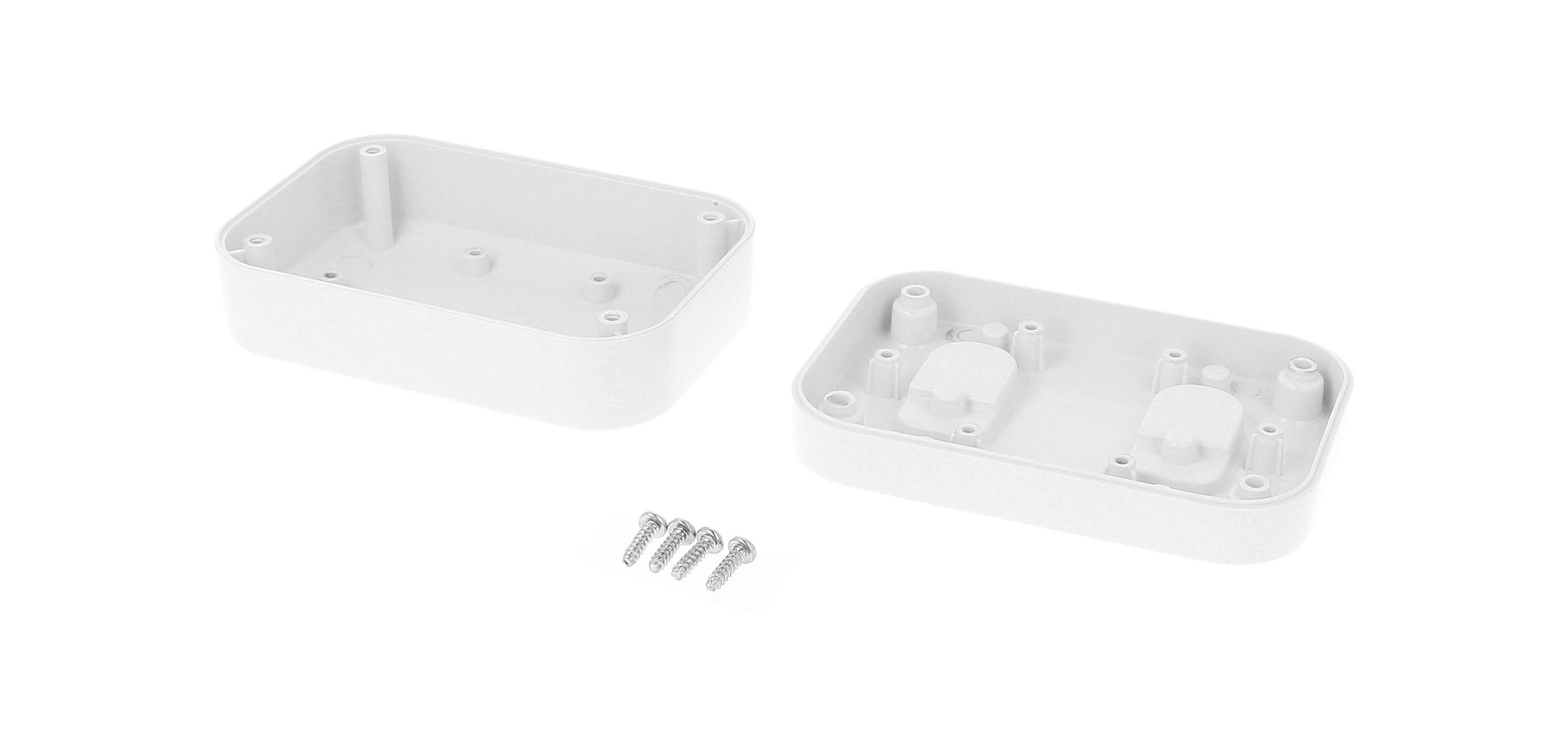 Un boîtier rectangulaire blanc en plastique, présenté en deux parties. Cinq vis sont disposées en ligne pour le montage.