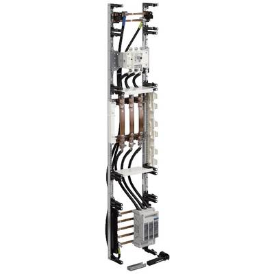 Un armoire de distribution électrique verticale avec des conducteurs en cuivre et des composants électriques, partiellement démontée, pour maintenance ou installation.
