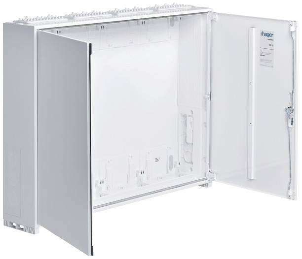 Un boîtier de distribution blanc ouvert avec de l'électronique visible et des connexions de câbles ; la porte est partiellement ouverte.