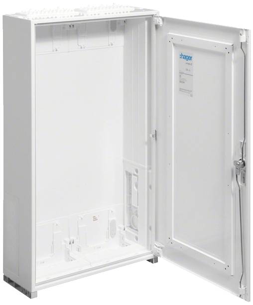 Une armoire électrique blanche ouverte avec plusieurs compartiments et une porte ouverte vers la droite. Une étiquette est visible à l'intérieur de la porte.