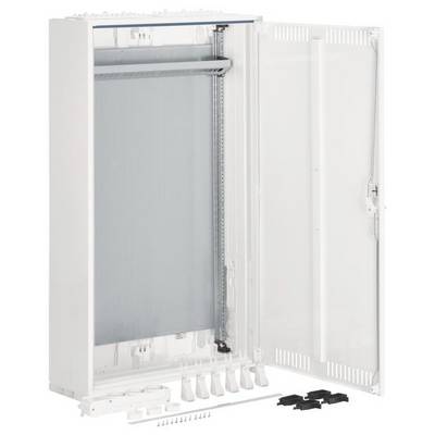 Une armoire électrique métallique vide et ouverte avec une porte amovible et un rail de montage intégré. Les accessoires sont prêts en bas.