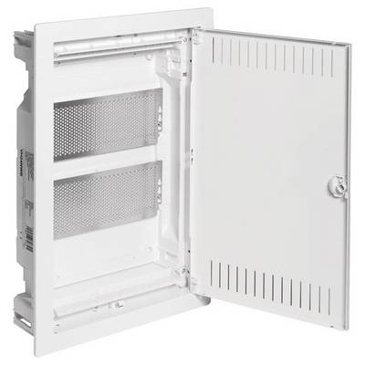 Armoire électrique blanche ouverte sans composants visibles. Porte avec des fentes de ventilation. Adaptée aux installations électriques.