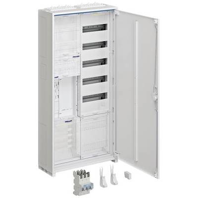 Armoire électrique avec porte ouverte, montrant des étagères et des zones de montage. Trois composants d'équipement sont posés à côté, prêts à être installés.