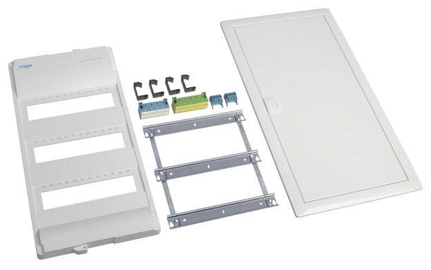 Ensemble de boîtier comprenant un boîtier vide avec porte, trois rails de montage et des bornes, destiné à l'installation de composants électriques.