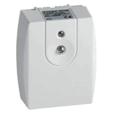 Un appareil électrique blanc rectangulaire avec une cavité circulaire et deux petites ouvertures au centre. Des inscriptions et un marquage CE sont présents sur sa partie supérieure.