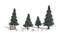 Quatre arbres de sapin et une pile de bois sont alignés. Devant les arbres, neuf lapins blancs sont assis dans l'herbe.