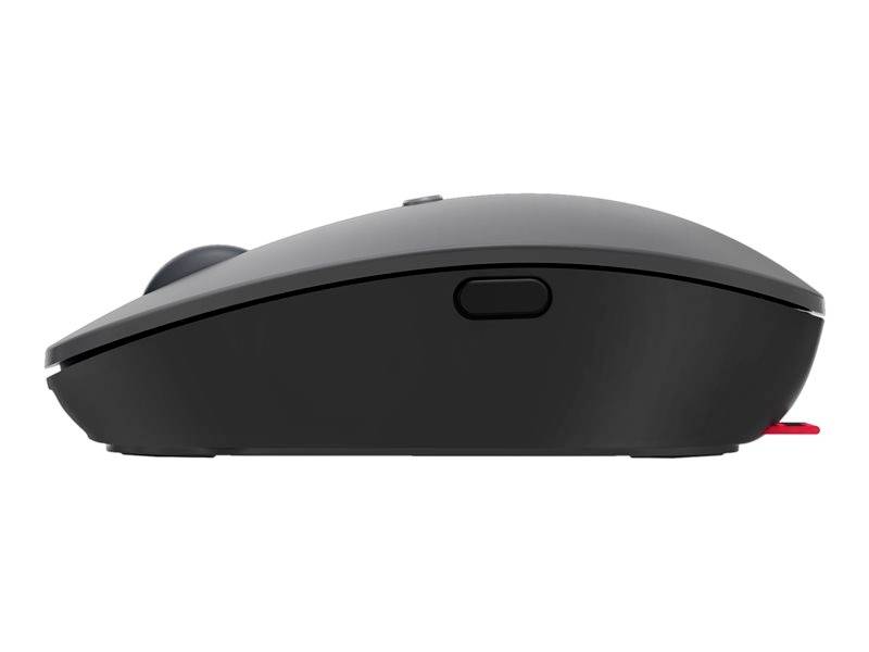 Vue latérale d'une souris d'ordinateur noire avec un interrupteur rouge visible sur sa face inférieure.