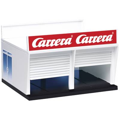 Un modèle d'un garage blanc avec un logo 'Carrera' rouge sur le toit. Deux portes de garage à rouleaux sont partiellement fermées.