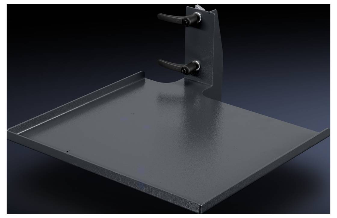 Plateforme métallique rectangulaire avec deux poignées et un support vertical à une extrémité, sur un fond sombre.