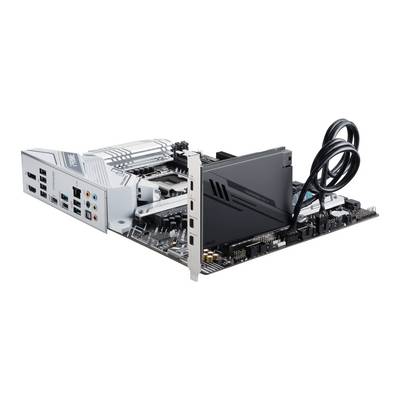 Une carte mère d'ordinateur avec plusieurs ports ; une carte graphique y est installée, avec des ports HDMI et DisplayPort visibles.