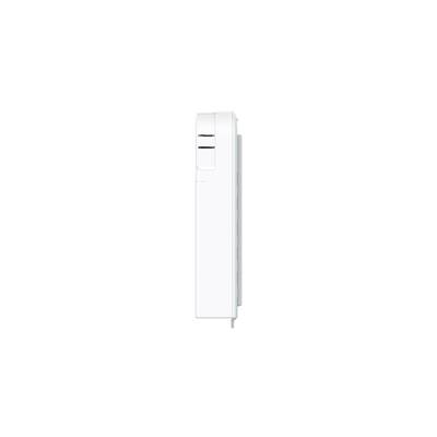 Climatiseur blanc et élancé, monté verticalement, avec des fentes de ventilation étroites en haut à gauche.
